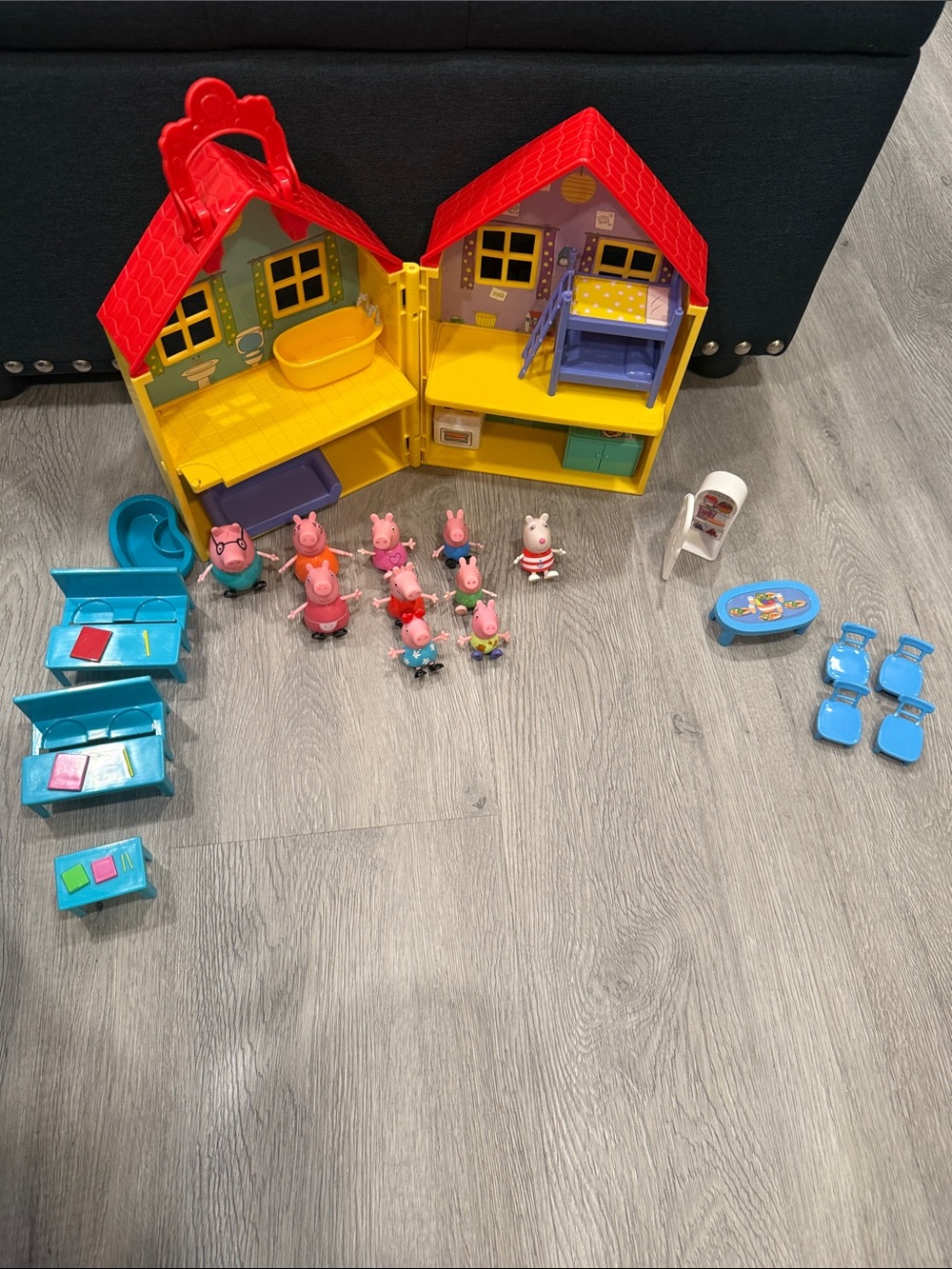 Peppa Pig Red & Yellow Foldable House Playset with Blue Accessories
